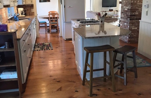 Chatham House | Perfect House to Enjoy Family & Friends!