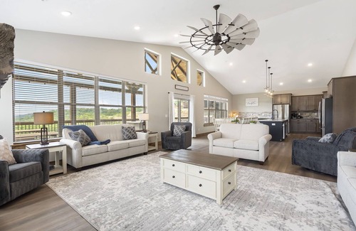 Indian Point House | Perfect Lake Views, Hot Tub, Free Daily Activities, Games, Large Deck, Near Silver Dollar City!
