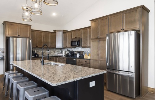 Indian Point House | Perfect Lake Views, Hot Tub, Free Daily Activities, Games, Large Deck, Near Silver Dollar City!
