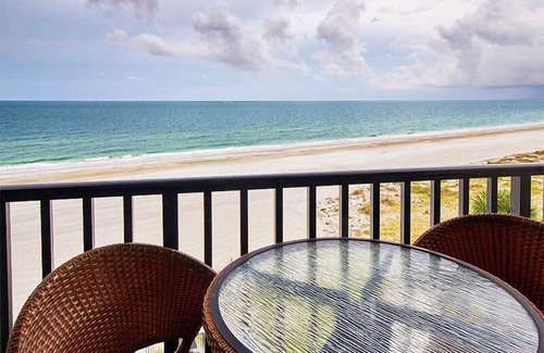 Redington Shores Condo | Perfect Location with MILLION DOLLAR Gulf Front Sunsets & Great restaurants~.