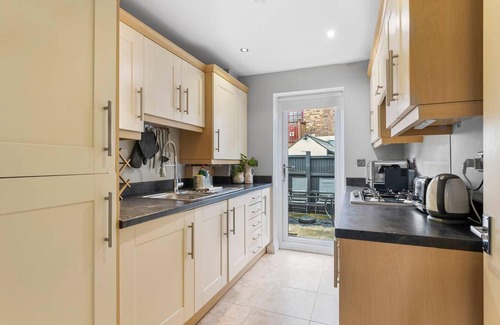 Whitstable House | Perfect Location, dog Friendly Beautiful Home