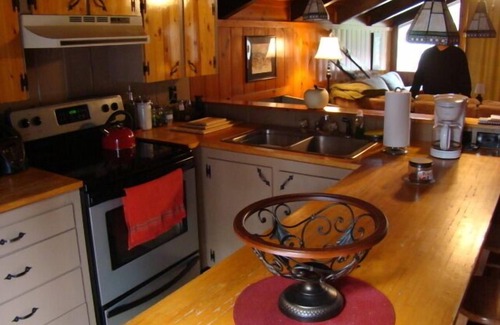 North Conway Ski Chalet | PERFECT LOCATION ! ONE MILE FROM NORTH CONWAY WITH A SECLUDED FEEL !