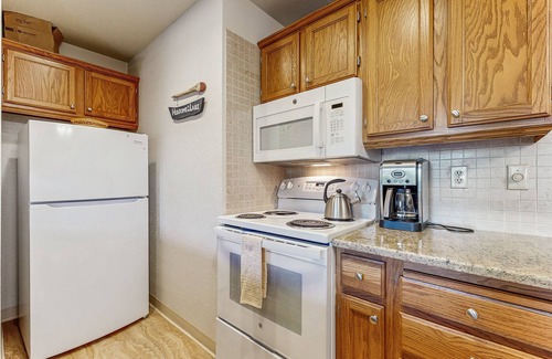 McCall Condo | Perfect McCall getaway w/private balcony, wood-burning fireplace, & free WiFi