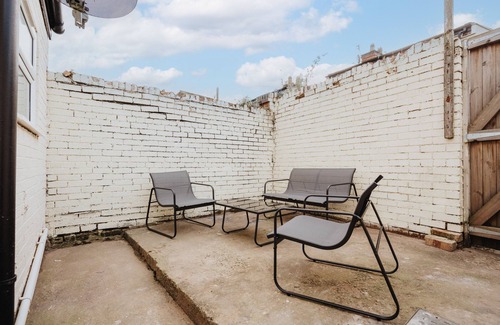 Liverpool House | Perfect Modern 4 bedroom House in Liverpool with Garden - Free Wi-Fi - Parking