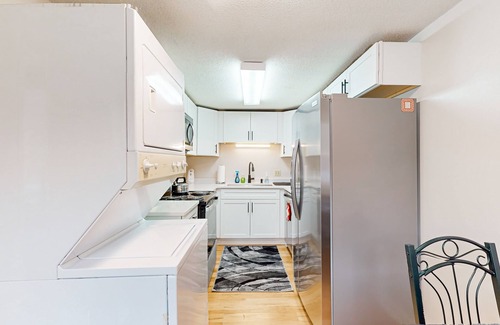 Sugar Mountain Condo | Perfect Mountain Retreat with Wifi, Full Kitchen and Fireplace