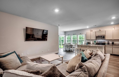 Little River House | Perfect NEW Construction Mid-Term Stay End Unit TH w/Garage In NMB