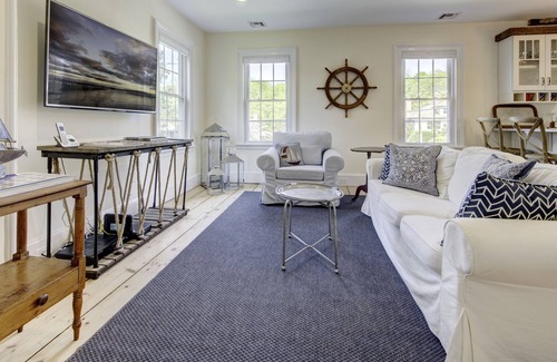 Southold Apartment | Perfect North Fork Pied-A-Terre: Heart of North Fork Wine Country by the Beach!