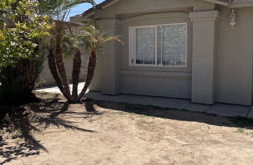 Yuma House | Perfect one bedroom one bath Casita in Central Yuma, has everything you need.