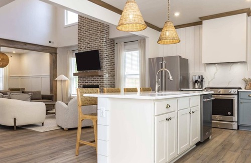 Northeast Virginia Beach House | Perfect Retreat! 6min Walk to the Beach! Luxury!