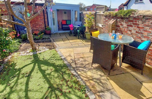 Caister-on-Sea Cottage | Perfect seaside haven offering a warm welcome to guests and their dogs.