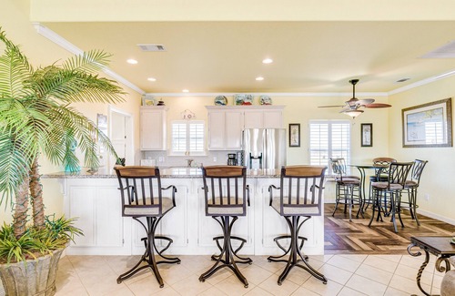 Port Bolivar House | Perfect | Steps to Beach | Firepit | Sleeps 10