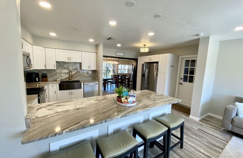 Seminole House | 🏖️Perfect Summer Waterfront Retreat,🏖️ MINUTES to BEACHES, 💦Pool under renovation