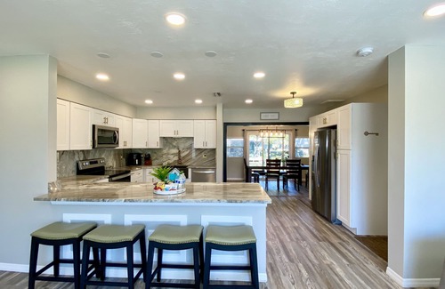 Seminole House | 🏖️Perfect Summer Waterfront Retreat,🏖️ MINUTES to BEACHES, 💦Pool under renovation