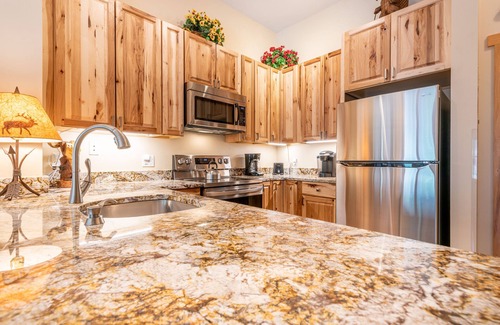 East Village at Copper Condo | Perfect views of the Super Bee Lift, Free WiFi, underground parking