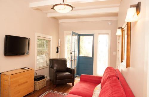 Lower State Apartment | Perfect West Beach Location! Chapala Gardens Two-Level 1BR- Unit 3
