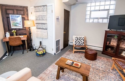 Helena Apartment | Perfectly Helena - downtown daylight basement apt