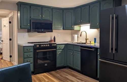 Augusta Apartment | Perfectly Located 1 Bedroom, Freshly Remodeled