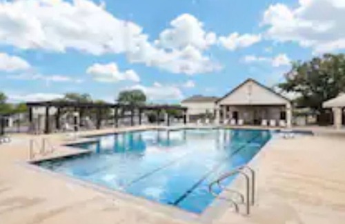 San Antonio House | Perfectly located near Sea World, Lackland & Shops