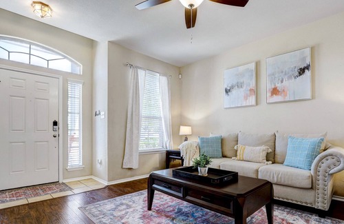 San Antonio House | Perfectly located near Sea World, Lackland & Shops