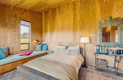 Sea Ranch House | Perfectly located ocean-view guest house w/free WiFi - near beaches, restaurants