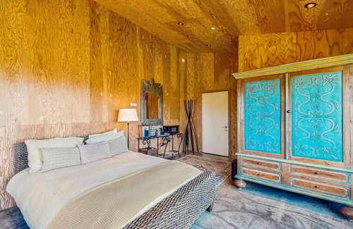 Sea Ranch House | Perfectly located ocean-view guest house w/free WiFi - near beaches, restaurants