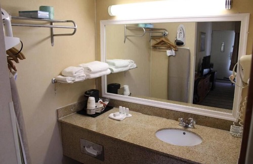 Lynchburg Hotel | Perfectly Located Room for Exploring Lynchburg’s Scenic Trails