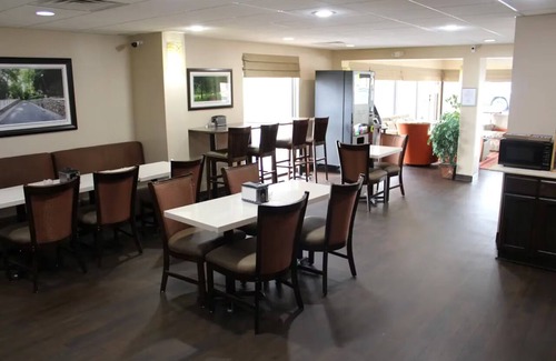 Lynchburg Hotel | Perfectly Located Room for Exploring Lynchburg’s Scenic Trails
