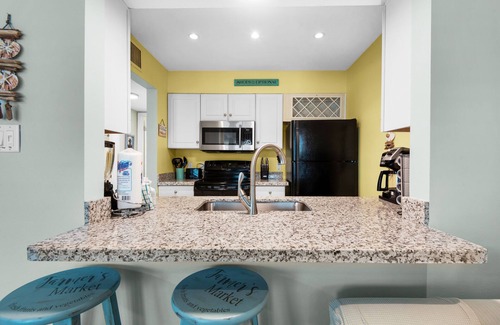 Pensacola Beach Condo | 🌴Perfectly Sea-Sunned-Gulf Views-Kayaks-Steps2Beach-Pool-Sleeps 6🌴