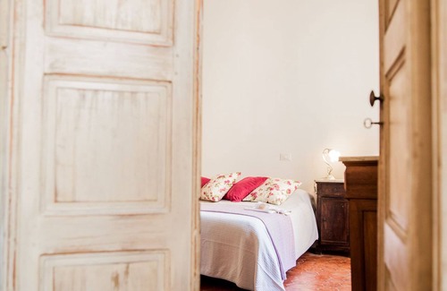 Borgomaro House | Period Apartment in 1700s Palace, The Knight's House