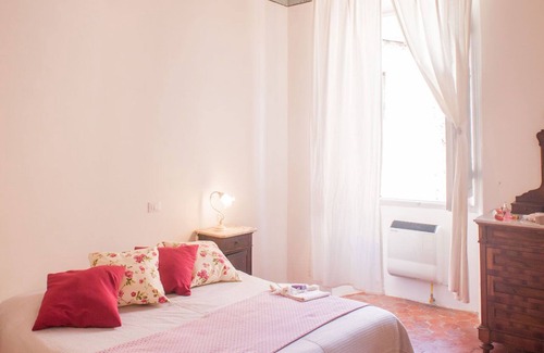 Borgomaro House | Period Apartment in 1700s Palace, The Knight's House