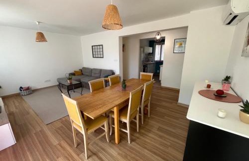 Toulon Apartment | Perle rare, F4 donnant sur un grand jardin privé aménagé, parkings gratuits, clim, calme, idéal famille & pro, 10 min de la mer et du centre-ville, de la gare sncf et routière