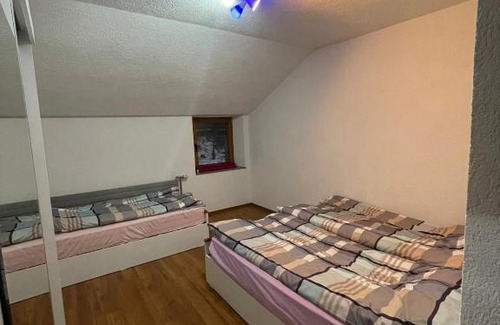 Strellc i Epërm House | Perroi Shqiptar