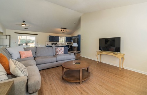 Greenville House | Pet + Family Friendly 4BR Pool House Near Furman