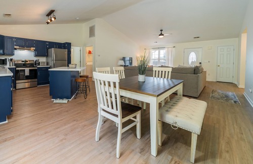 Greenville House | Pet + Family Friendly 4BR Pool House Near Furman