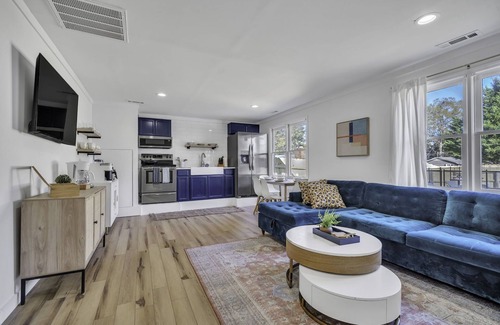 Greenville House | Pet-friendly 1 BR/2 bed/1 Ba w Swimming pool, firepit, 2 min to Furman
