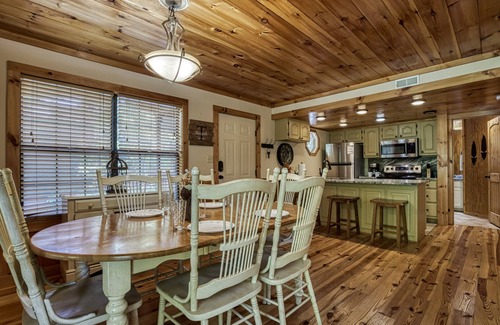 Pigeon Forge Ski Chalet | Pet Friendly-1 mile from Pigeon Forge-Internet-outdoor Kitchen Close to Outdoor Pool sleeps 8