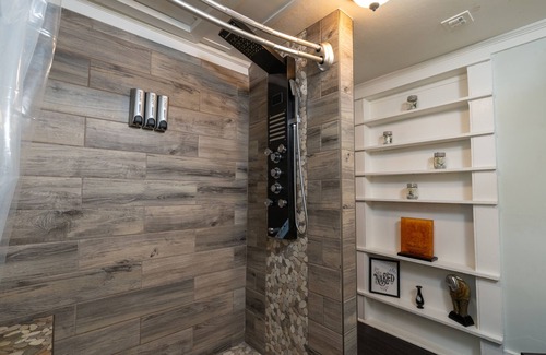 Gainesville Hotel | Pet friendly 1bd/1b unit with full kitchen