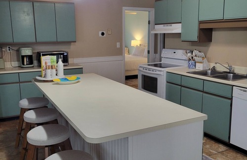 Palmetto Dunes Apartment | Pet Friendly! 2/2 Sleeps 6,Just steps to the Beach & Back River