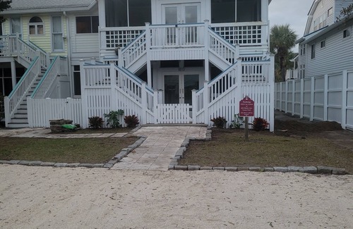 Palmetto Dunes Apartment | Pet Friendly! 2/2 Sleeps 6,Just steps to the Beach & Back River