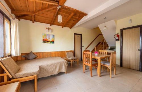 Kaul House | Pet-Friendly 2 bedroom mountain view cottage