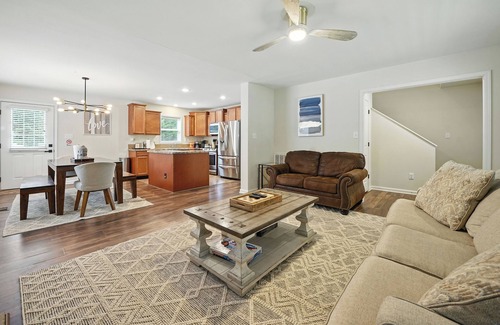 Buford House | Pet Friendly: 3/2 in Sugar Hill on 1 Acre