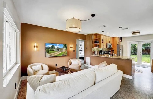 Middle River Terrace House | Pet-Friendly 3BR, Fenced Yard, Grill & Near Beach