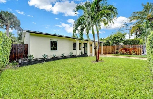 Middle River Terrace House | Pet-Friendly 3BR, Fenced Yard, Grill & Near Beach