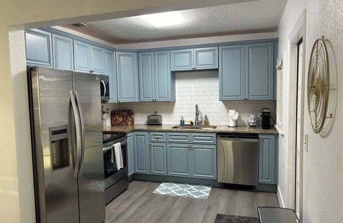 Virginia Park House | Pet-friendly 3bdr 2bath house close to airport, downtown, beach and restaurants.