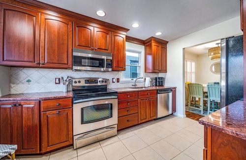 North End Condo | Pet-Friendly 3BR/2BA Condo w/Fireplace in OCNJ North End