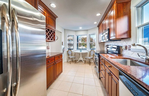 North End Condo | Pet-Friendly 3BR/2BA Condo w/Fireplace in OCNJ North End