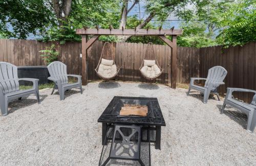 Fort Worth House | Pet Friendly 3Br 2Bath Luxe Gem