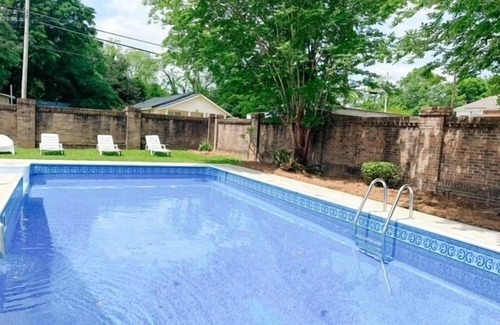 Montgomery House | Pet-Friendly 3BR | Relaxing Poolside Escape