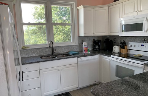 Emerald Isle House | Pet Friendly 3rd Row Duplex in Spinnaker's Reach
