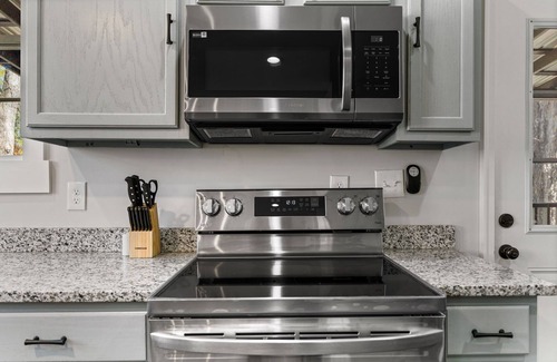 Montgomery House | Pet Friendly 4 BR Near Hospitals and Maxwell Base